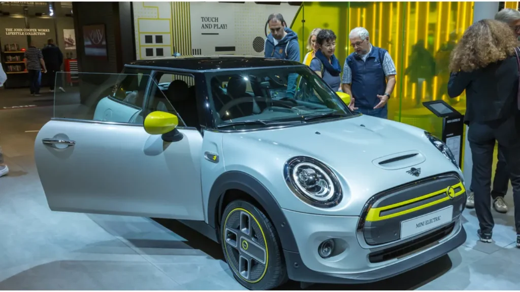 Breaking Boundaries: Mini's New JCW Hot Hatch Redefines Electric Performance